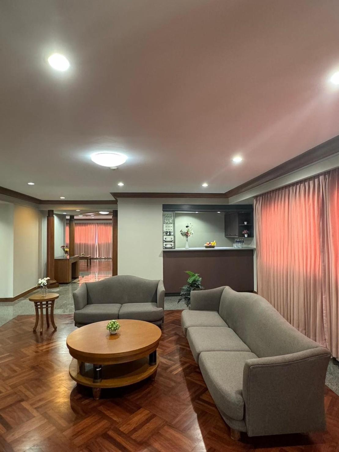 United Tower Thonglor By Aspira Apartment Bangkok Bagian luar foto