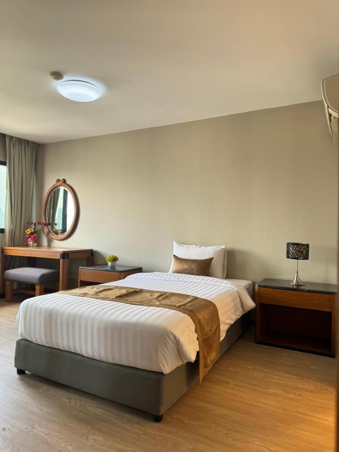 United Tower Thonglor By Aspira Apartment Bangkok Bagian luar foto