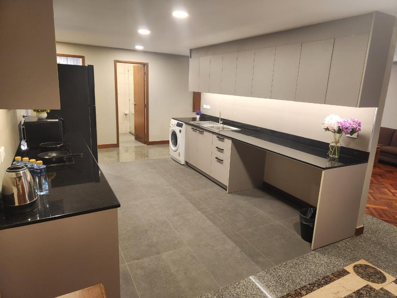 United Tower Thonglor By Aspira Apartment Bangkok Bagian luar foto